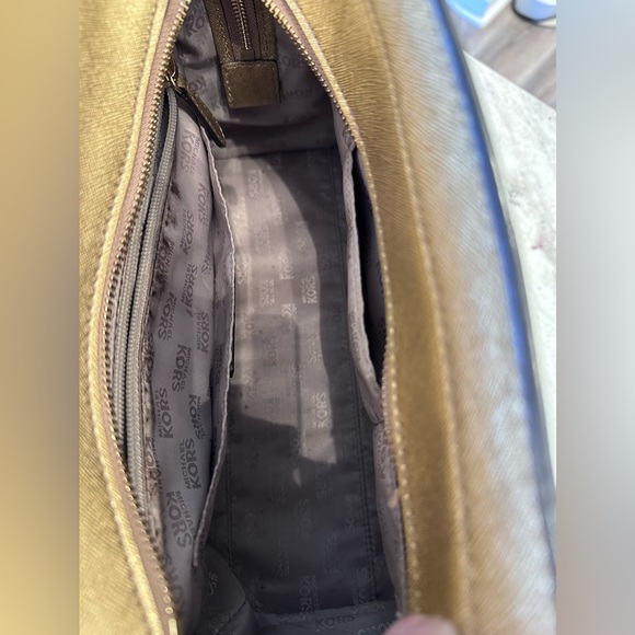 MICHAEL KORS DILLON GOLD MEDIUM EW SATCHEL LEATHER BAG - Picture 8 of 8